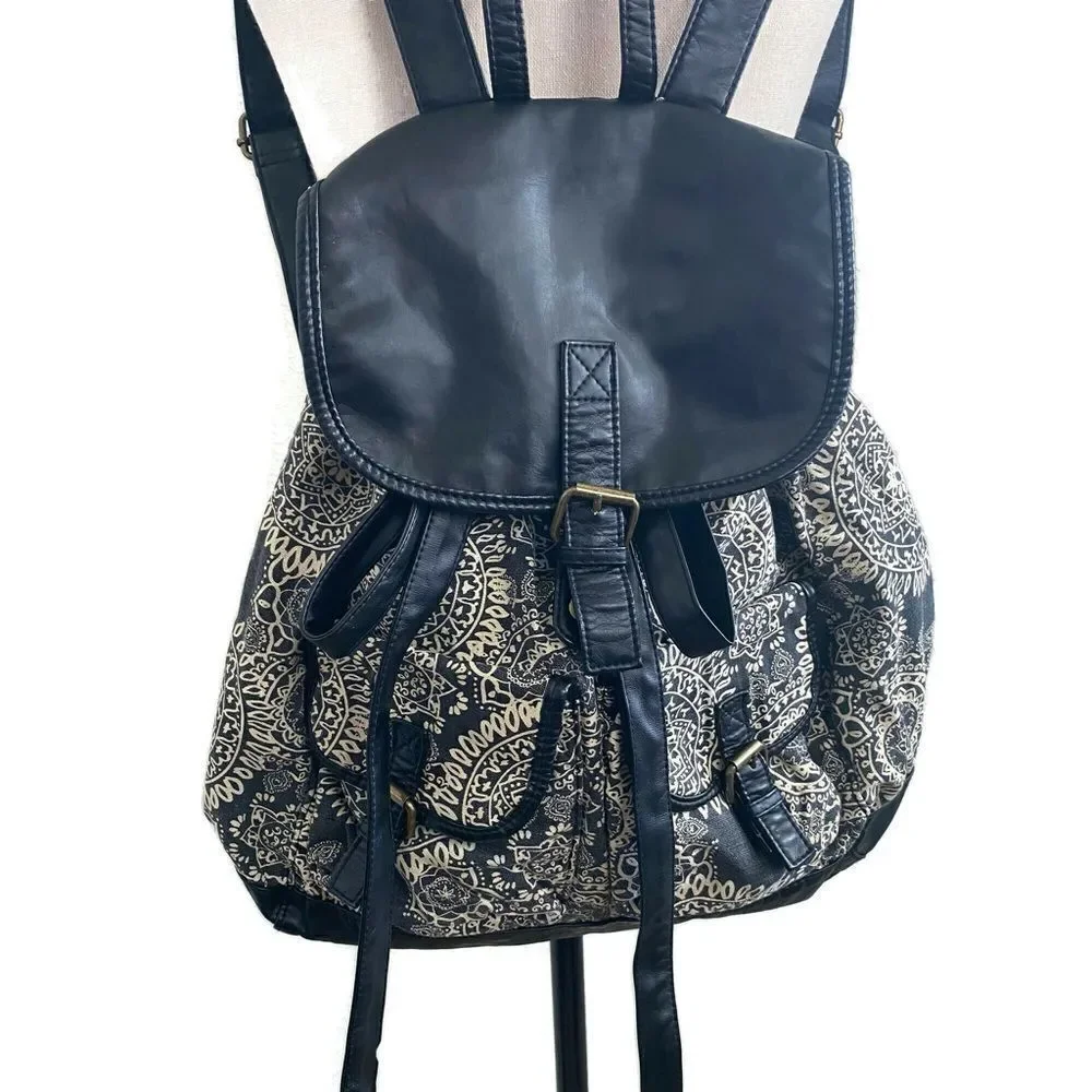 T-Shirt & Jeans Faux Leather/Creme Floral Backpack